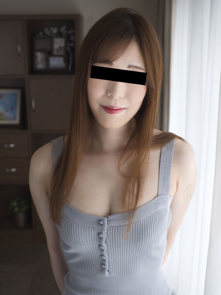 スタイル抜群色白美脚美女を焦らし責め