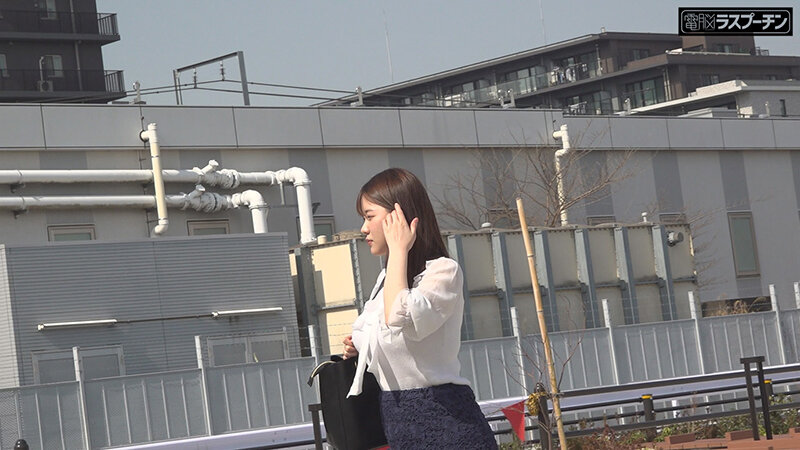 満員電車で吊り革にぶら下げられ両乳首同時開発のすえ無念の発情してしまった巨乳美女3 丸最レア - サンプル画像 - 2