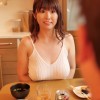 久しぶりに親戚家に遊びに行ったら、爆乳に成長したお姉ちゃんがノーブラ無防備で無邪気に誘惑してきた 松本菜奈実 - サンプル画像 - 4
