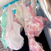 制作部入社2年目 アシスタントディレクター 森川ちゃん 妹がよく来る本人自宅にガチ潜入！いつも生活してるリビングで！ベッドで！いっぱいSEX撮らせてもらいました！ 森川玉緒 - サンプル画像 - 4