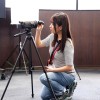 演出部 新卒2年目 吉岡美琴（22）将来は女性監督として活躍したい若手AD…だったら作品や女優さんの気持ちを知ることが第一歩！ハメ撮り監督ならぬ‘ハメられ撮り監督’になるべく初めてのAV出演してみたら潮吹き＆激イキ体質でした！【圧倒的4K映像でヌク！】 - サンプル画像 - 4