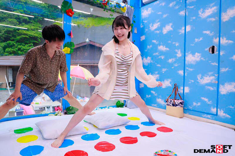 マジックミラー号 海辺で遊んでいる仲良し大学生グループに声をかけ水着でローションぬるぬるツ○スターゲーム！男女が密着状態で肌をこすりあってたら一線を超えて羞恥 SEX してしまうのか？！ - サンプル画像 - 16