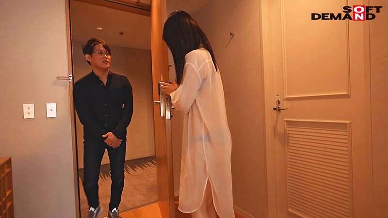 思春期の男子には刺激が強い色気溢れる保健の先生 桂木春香 32歳 AV DEBUT - サンプル画像 - 6