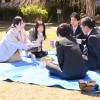 花見の席で意気投合した控えめな女子社員は飲んだら豹変「これで縛られたい…」と願望がエスカレートし手枷・イラマ・PtoMで涙目絶頂する隠れマゾだった！ 彩月七緒 - サンプル画像 - 3
