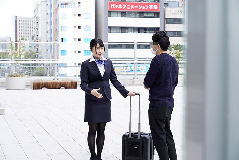 素人バラエティ フライト帰りの美脚CAキャビンアテンダント限定濡れたら光るストッキングのガニマタ素股でEDフニャチンを持続可能な勃起で射精できたら賞金100万円！予想外にガチガチになったデカチンで敏感なクリトリスを擦られガックガク イキ潮！潮！仕事帰りのお疲れオ… - サンプル画像 - 1