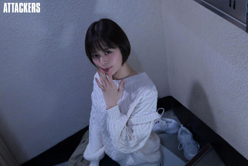 挨拶もしてくれない無口で地味なお隣さんは僕のチ○ポを身勝手に求めて精子をこってり搾り取るんです。 月乃ルナ - サンプル画像 - 3