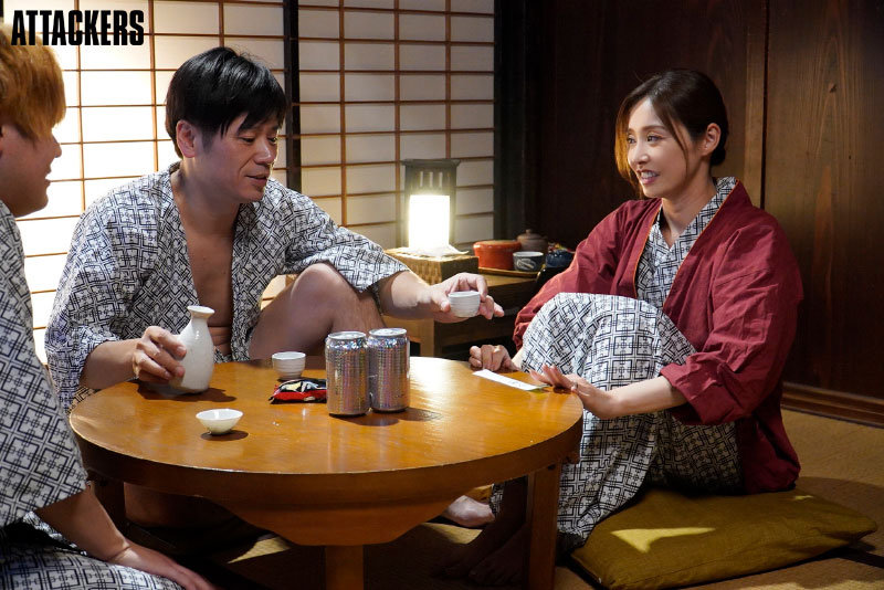 夜中に起きると妻が隣に居ない。まさか新婚旅行の旅先でチャラ男にナンパされていたなんて…。 夏目彩春 - サンプル画像 - 8