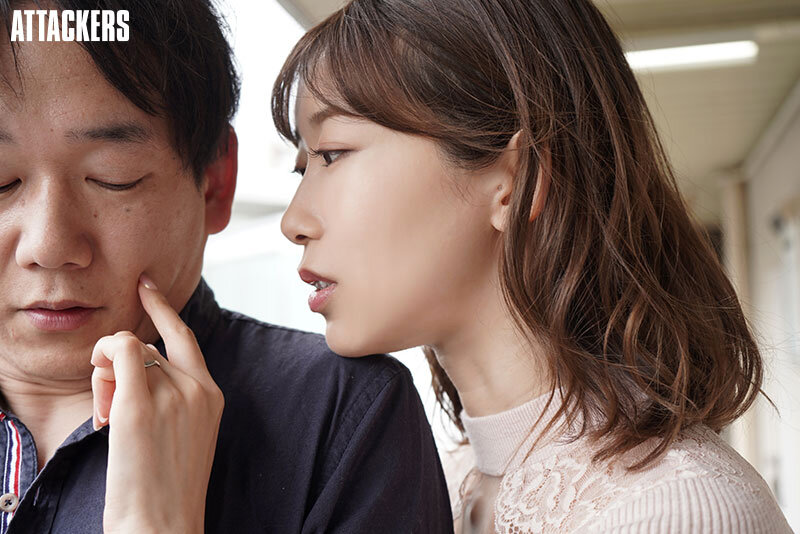 毎晩セックスの声が大きいお隣さんは夫の留守中、欲求不満で僕を誘惑。汗だくになって一週間ヤリまくった。 黒川すみれ - サンプル画像 - 7