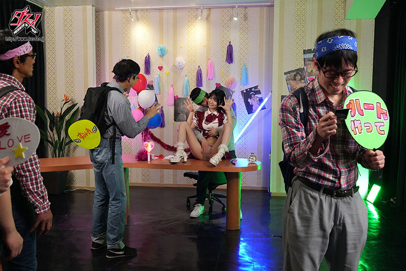 時間停止アイドル ライブ中にタイムSTOP！神装置を手に入れたガチ恋オタクが推しの子宮に濃厚ザー汁ドピュぅ！時止めループに理性ふき飛ぶ暴走レ×プ 倉本すみれ - サンプル画像 - 2