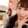 至近距離に彼女がいるのに耳元でコソコソ口説いてくるささやき誘惑中出し 初川みなみ - サンプル画像 - 1