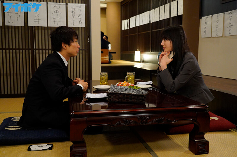 出張先が記録的豪雨で童貞部下と突然相部屋に…雨で濡れた身体に興奮した部下に襲われ朝まで10発のびしょ濡れ絶倫性交 楓カレン - サンプル画像 - 2