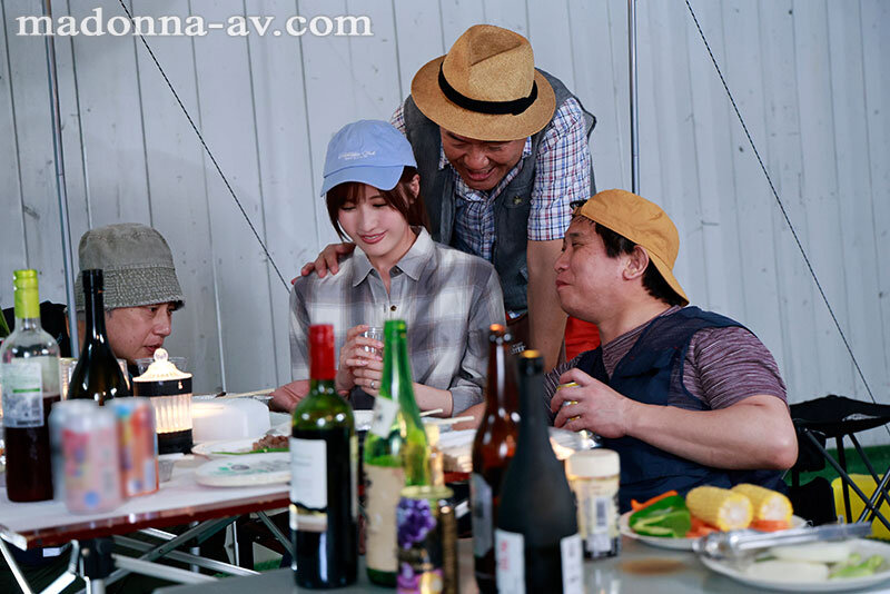 Gカップ美女、マドンナ移籍第一弾！！ 町内キャンプNTR テントの中で何度も中出しされた妻の衝撃的浮気映像 藤森里穂 - サンプル画像 - 2