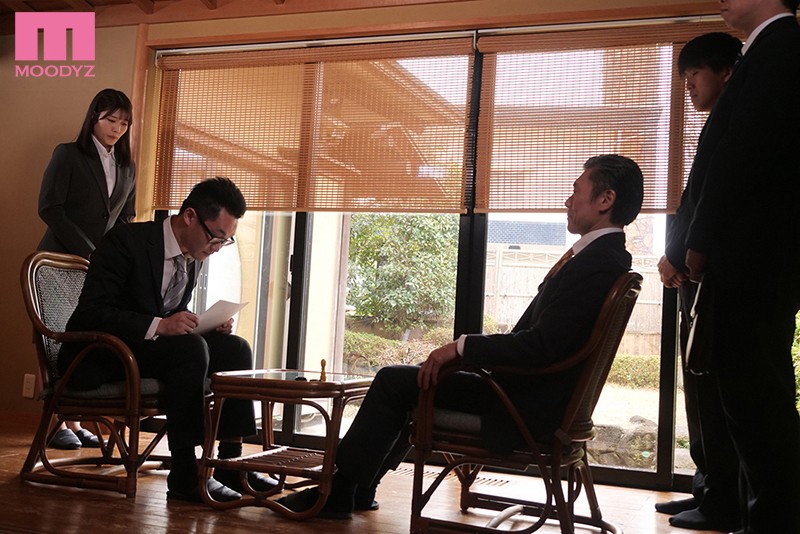 出張先の温泉接待でムリやり相部屋濃厚オヤジ達に朝まで中出しされた私 神宮寺ナオ - サンプル画像 - 10