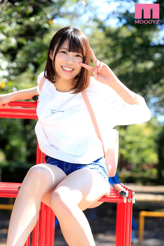 新人19歳超やんちゃな博多っ娘♪性格は中●生並みに無邪気なのにチ○ポがバカになる程高速杭打ち騎乗位が上手すぎて緊急上京即AVデビュー 松井さあや - サンプル画像 - 3