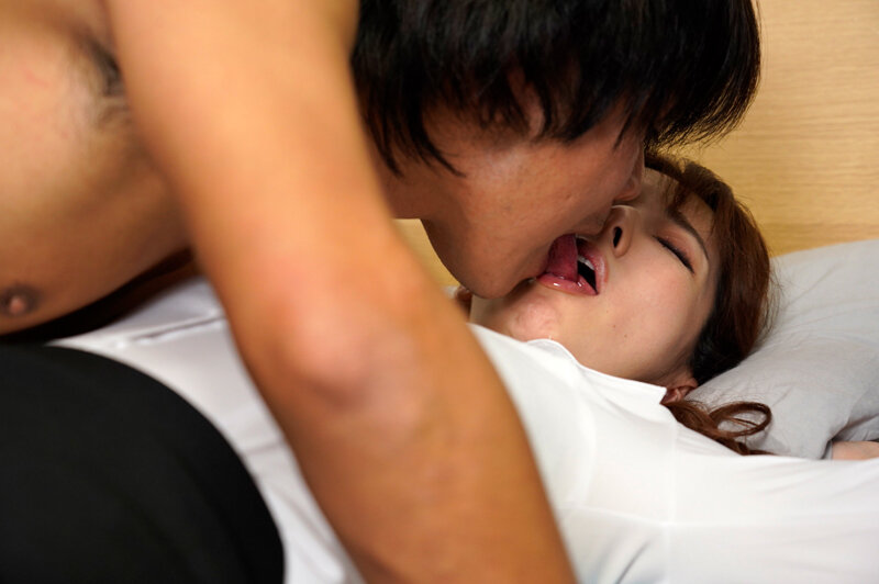 酔っ払って帰ってきた妻が間違って隣人のゴミ部屋へ入ってしまい、僕と勘違いして中年オヤジに発情して中出しセックスした話 波多野結衣 - サンプル画像 - 3