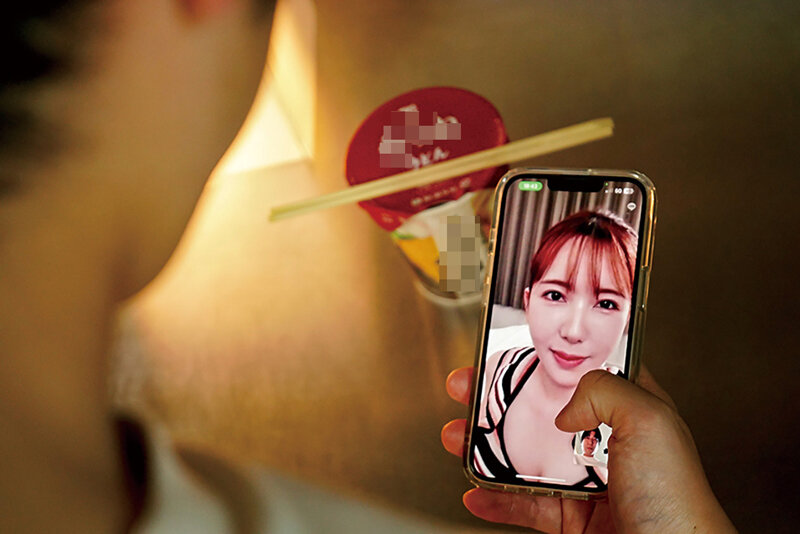 免許合宿に参加してしまった世間知らずな人妻 他県の若者達のビンビンなズル剥け巨根でねとられて… 波多野結衣 - サンプル画像 - 2