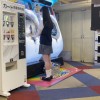 一人ぼっちでゲーセンにいた押しに弱そうなJ●に「プロゲーマースカウトマン」と嘘つきホテルに連れ込み生ハメ！ こっそり媚薬盛って激ピスしたら異常な程の感度で極細BODY震わせ痙攣絶頂イキまくったww なな - サンプル画像 - 1