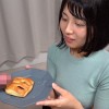 スイーツにザーメンをかけて食べてみる女の子たち - サンプル画像 - 1