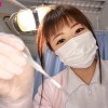 歯科治療中にAVみたいに患者をこっそり射精させているむっつりスケベHカップ歯科衛生士さんデビュー ほむら優音 - サンプル画像 - 2