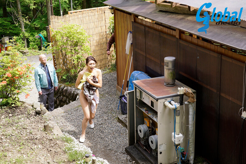 野外レ●プ 人里離れた山奥でサイコパス強●魔に襲われ、泣き叫ぶ声も虚しくボロクソに犯●れた人妻たち 小早川怜子・悠木あやね・伊東沙蘭 - サンプル画像 - 6