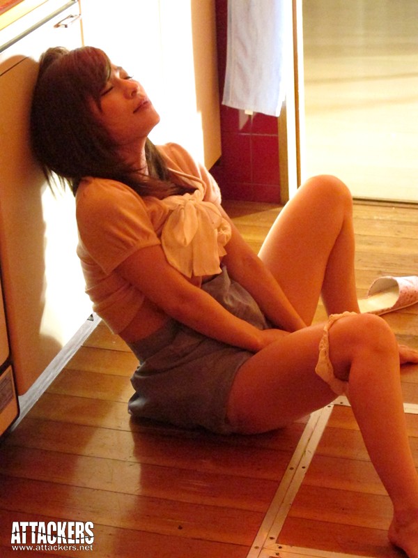 痴漢図書館 こんな所で…なのに、なのに私ったら…！ かすみ果穂 - サンプル画像 - 10