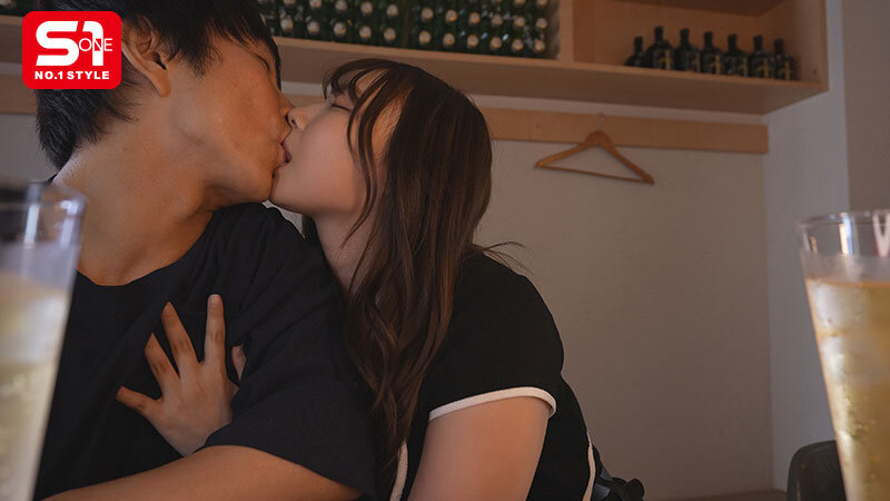 小日向みゆうの完全プライベートエロ動画！呑んで笑ってイチャついて流れでハメ撮りまでしちゃう！朝までトップ女優にチ●ポと酒入れた生々しいSEX 小日向みゆう - サンプル画像 - 2