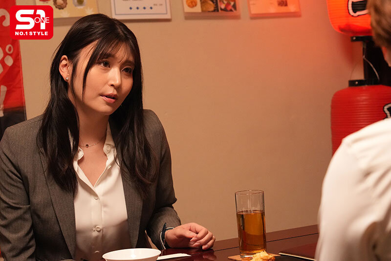 ダイナミックボディな巨乳美女のイタズラ誘惑を真に受けた童貞部下が10射精 Iカップキャリア女上司相部屋 東実果 - サンプル画像 - 2